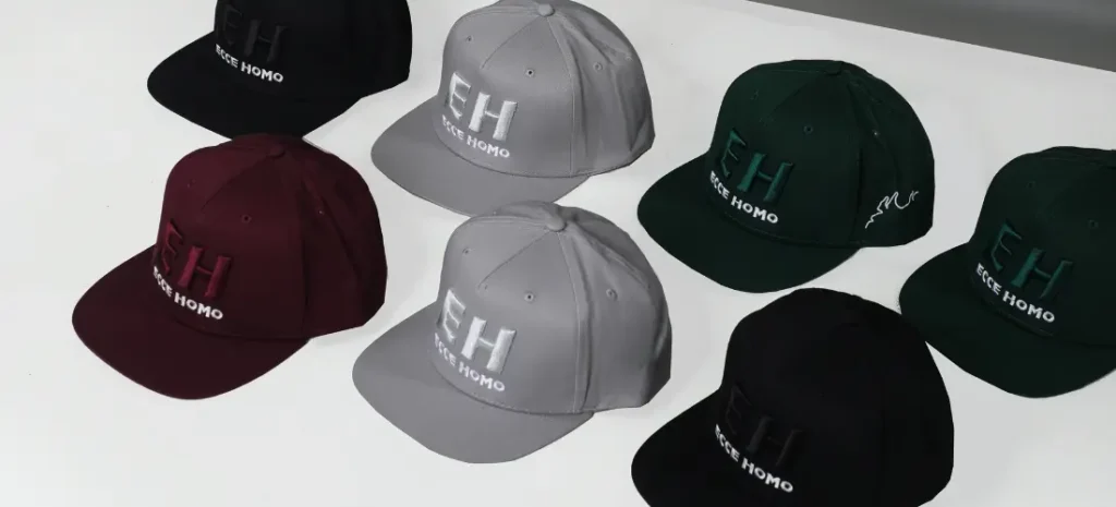 Logo-Stickerei auf Textil obrázek 37