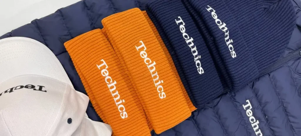 Logo-Stickerei auf Textil obrázek 39