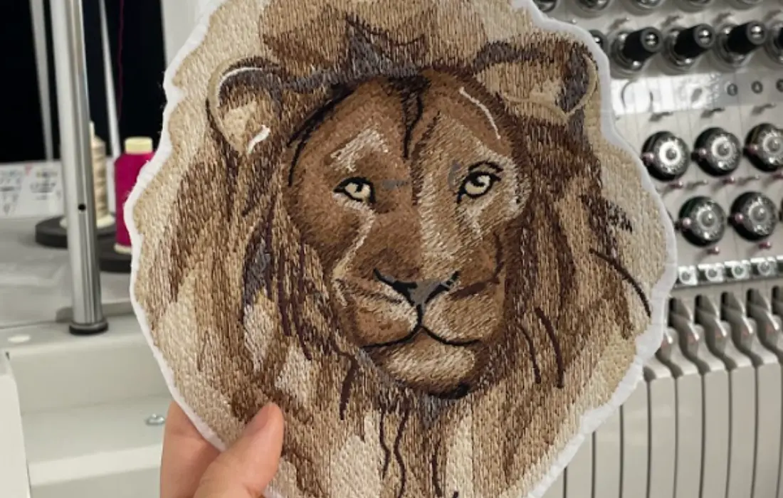 Logo-Stickerei auf Textil obrázek 45