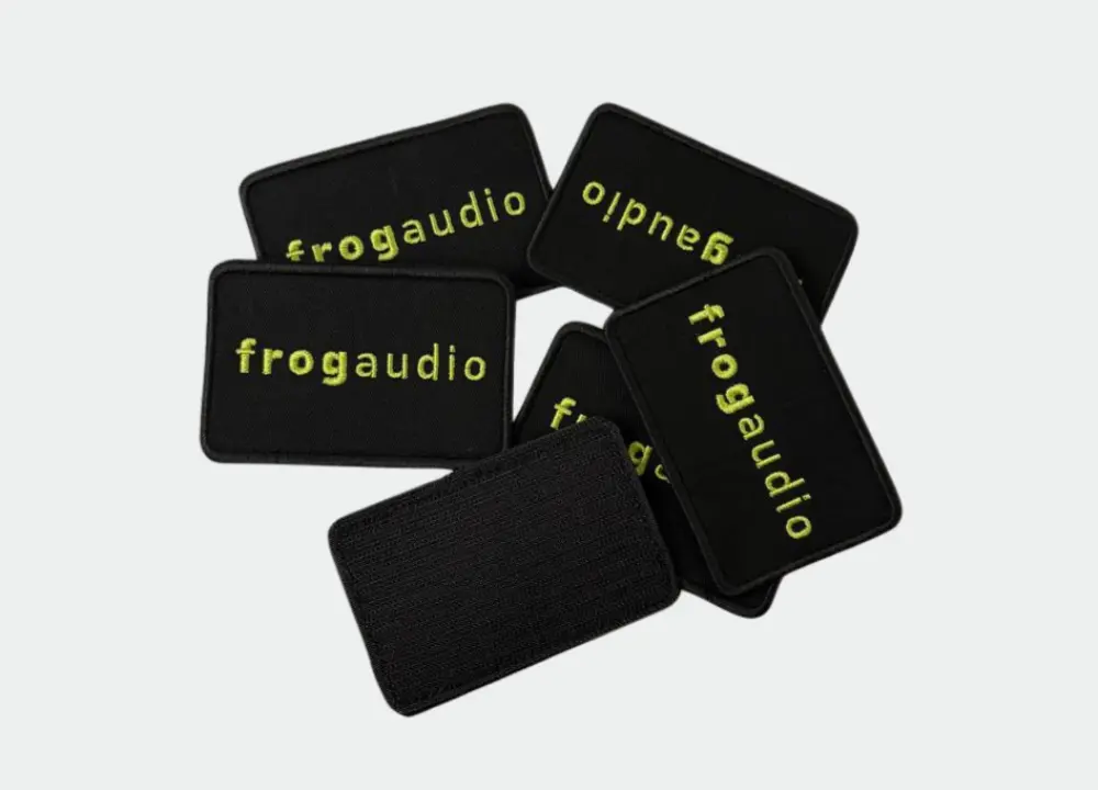 Frogaudio — minimalistické nášivky s výrazným kontrastem obrázek 1