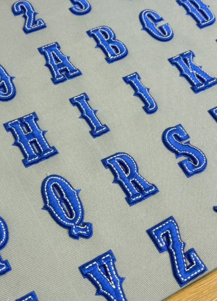 Western Font – 3D výšivka s charakterem obrázek 1