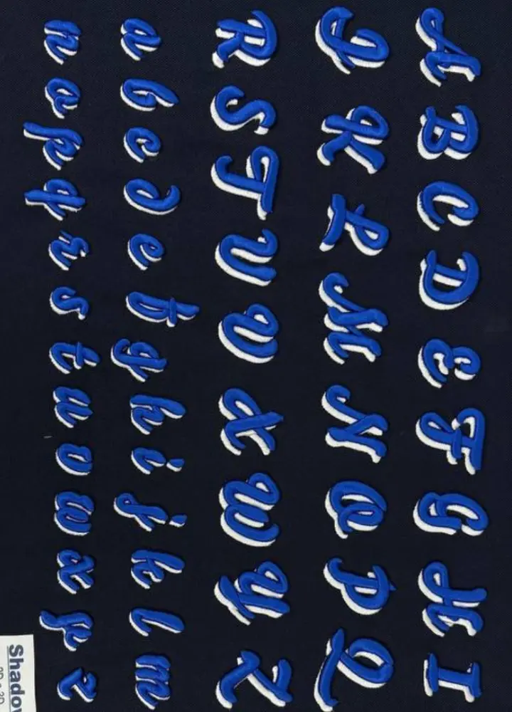 Shadow Font – kombinace 2D a 3D výšivky obrázek 7
